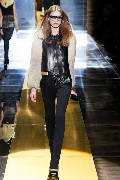 Look 28